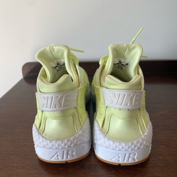 NIKE WOMEN’S AIR HUARACHE - Picture 4 of 6